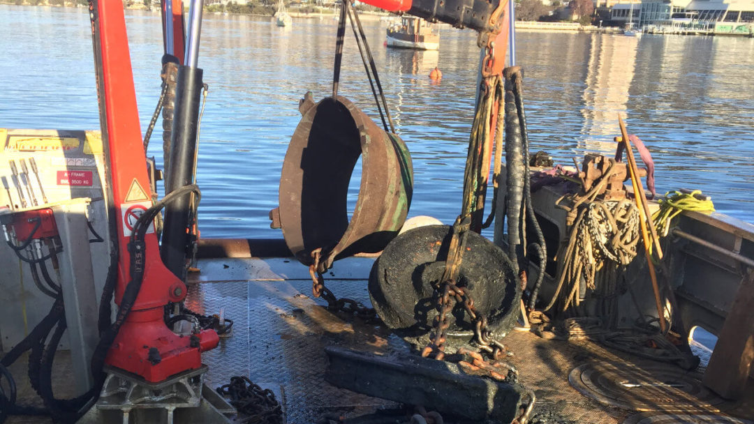 Lifting a mooring out of the water